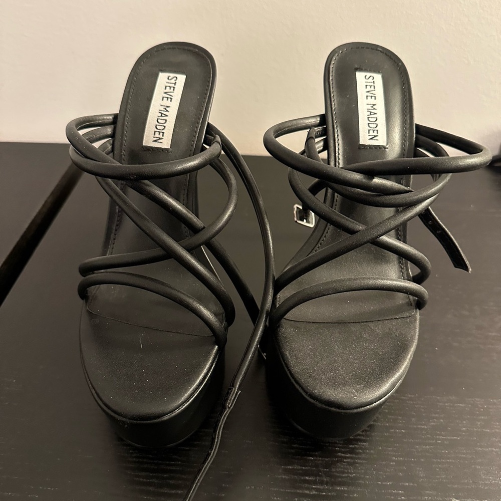 **NEW** STEVE MADDEN Missy Black Sandals - 8US